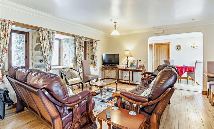 Kitchen lounge with dining area.